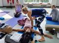 Rie. Yoga uddannelse. hands on assists
